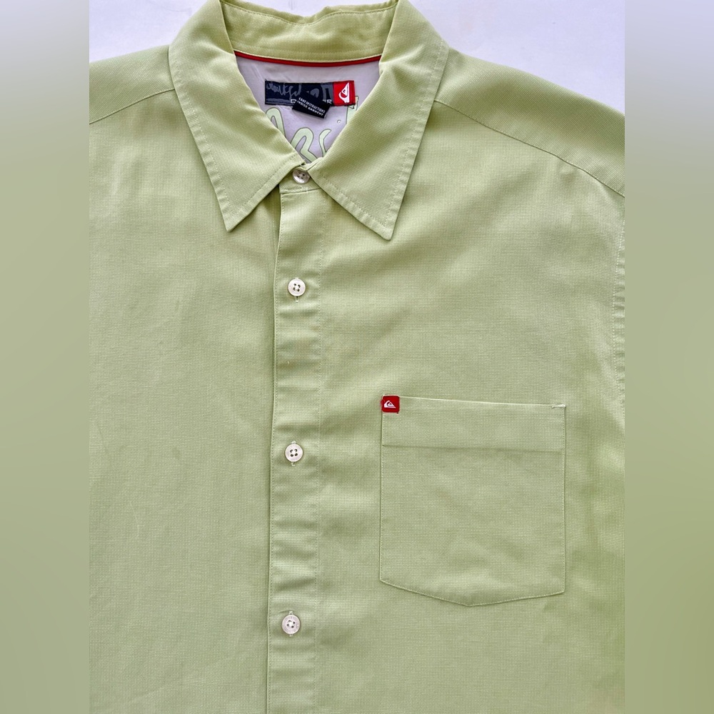 Quiksilver Men's lime Green Shirt Sz medium gently worn